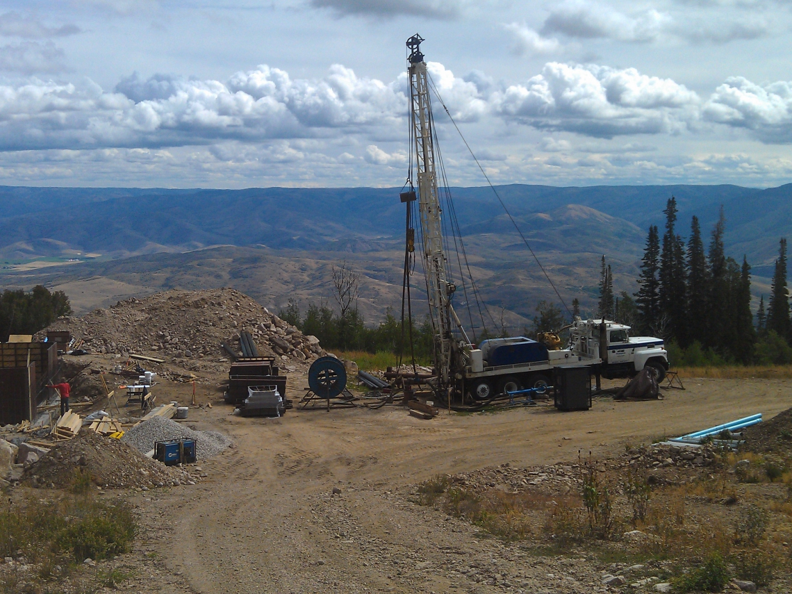 Rig drilling well
